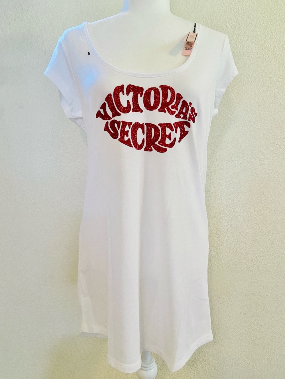 Victoria’s Secret Oversized Sleep Tee Dress White Red Glitter Lips